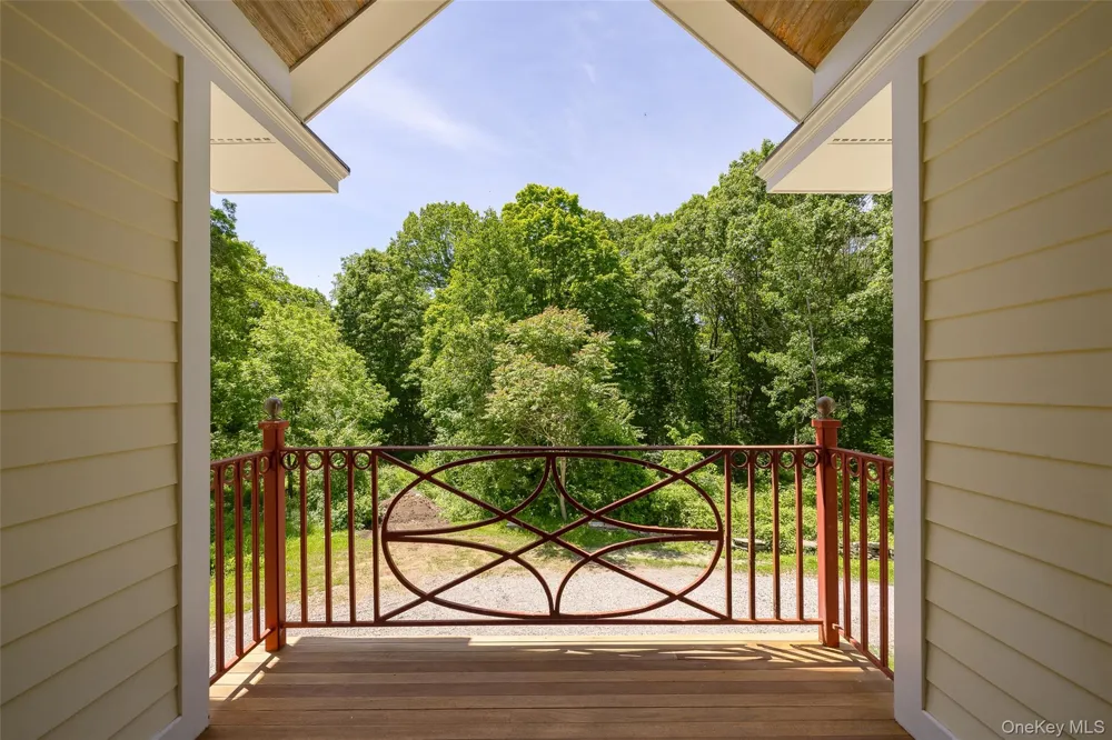 46 Hoxie Road Millbrook, NY 12545