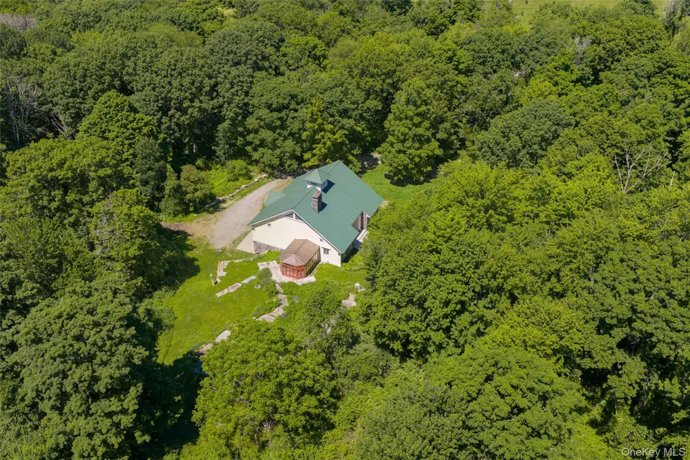 46 Hoxie Road Millbrook, NY 12545