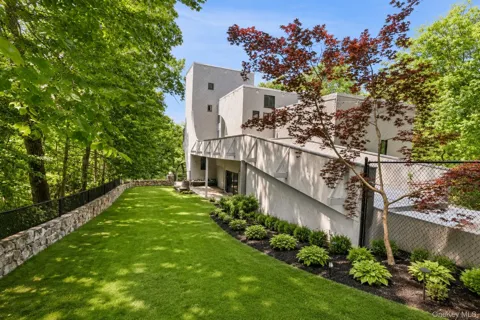 8 Cliff Court