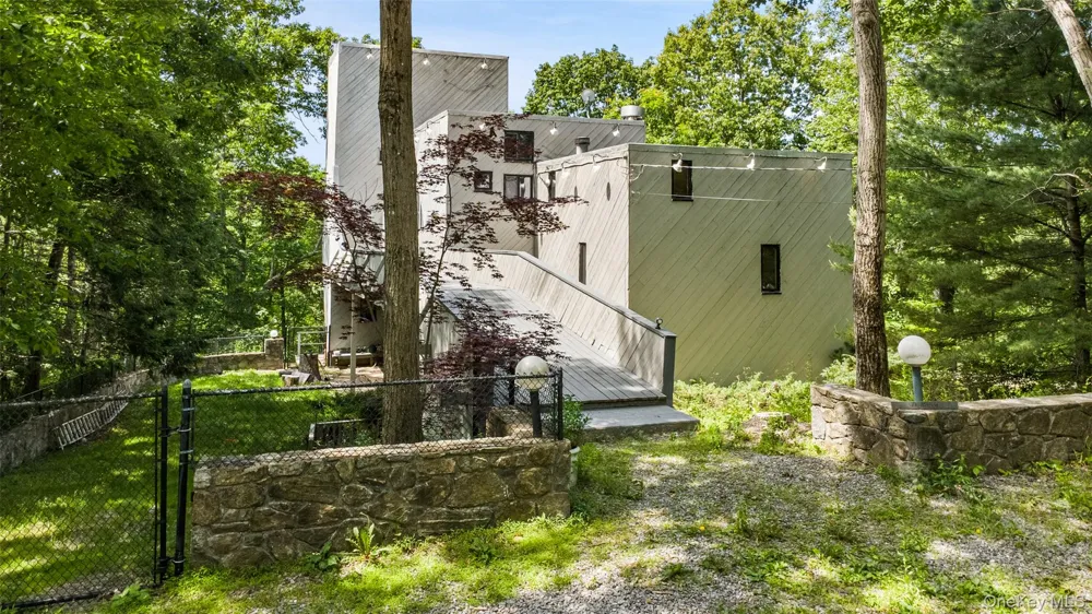 8 Cliff Court Carmel, NY 10512