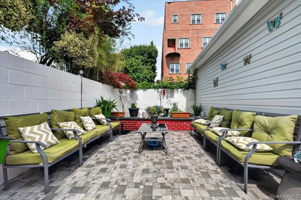 9513 85th Street Ozone Park, NY 11416