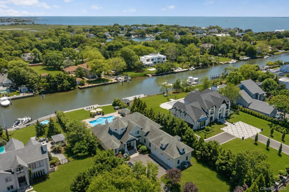 65 W Bayberry Road Islip, NY 11751