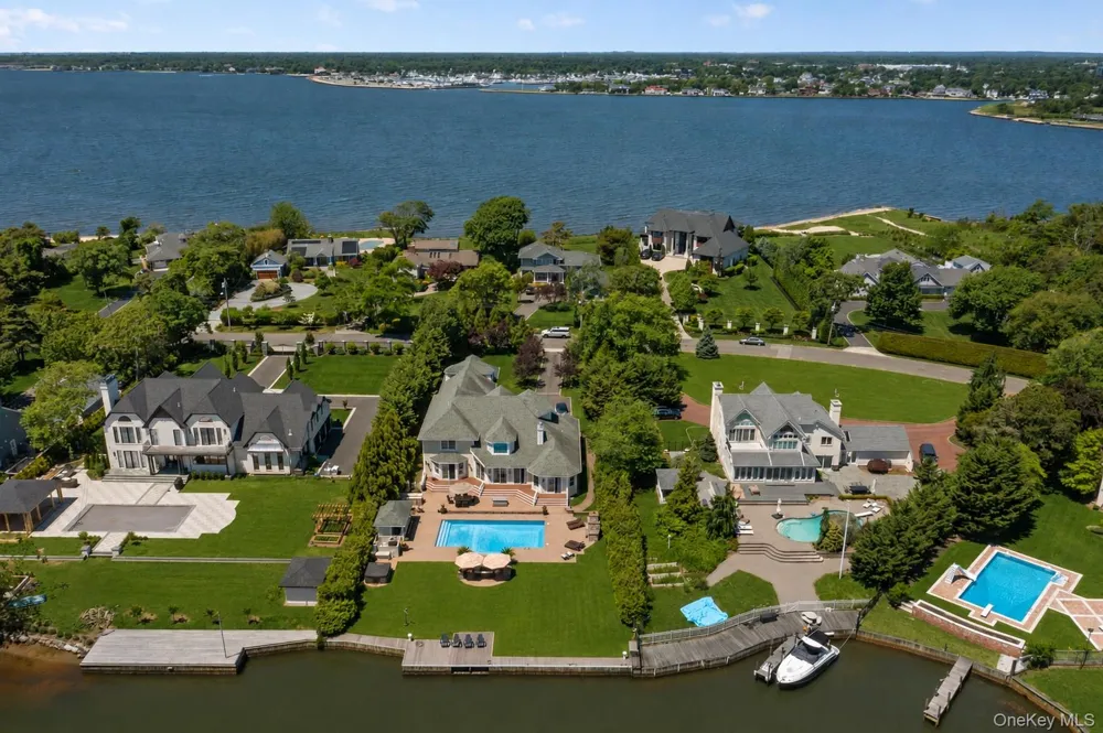 65 W Bayberry Road Islip, NY 11751