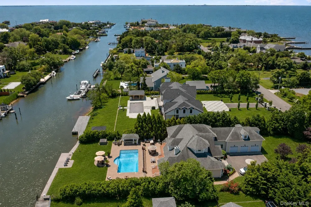 65 W Bayberry Road Islip, NY 11751