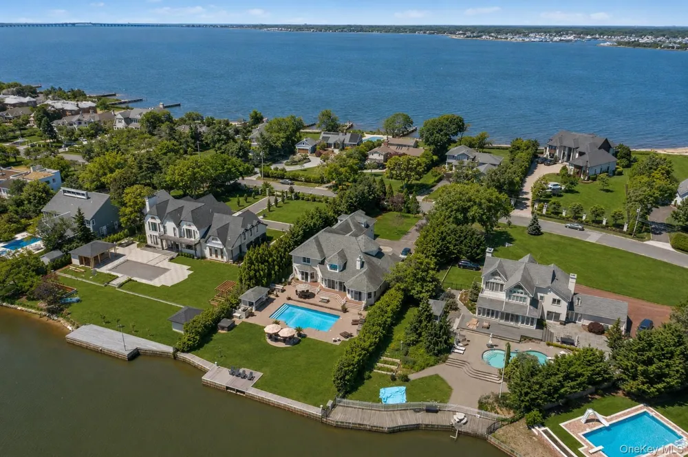 65 W Bayberry Road Islip, NY 11751