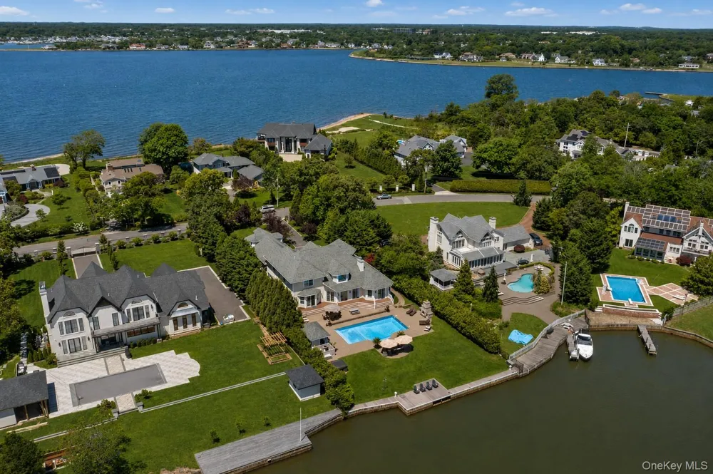 65 W Bayberry Road Islip, NY 11751