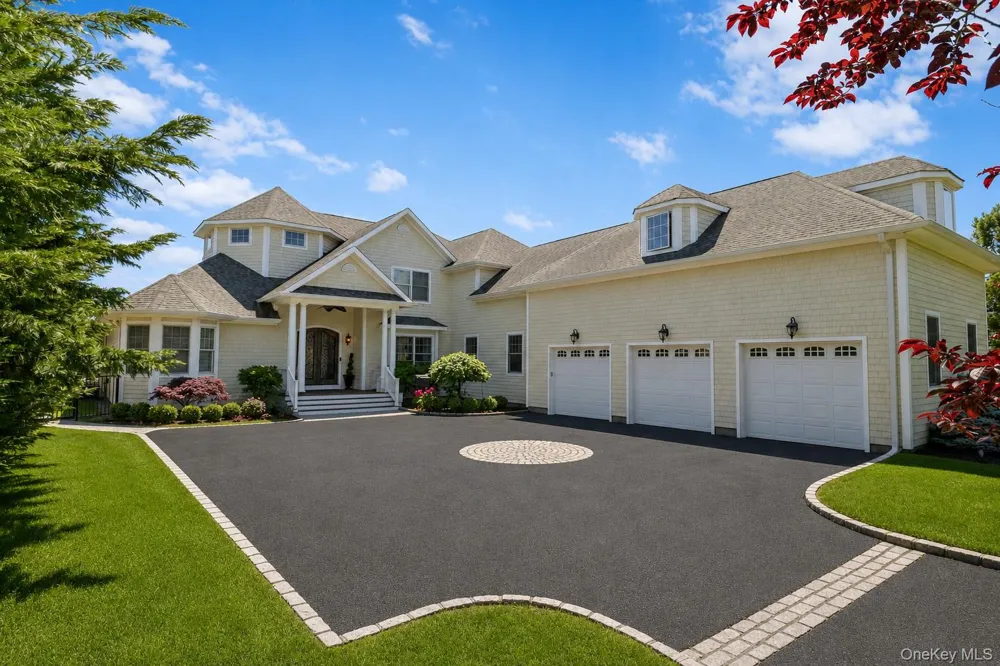 65 W Bayberry Road Islip, NY 11751