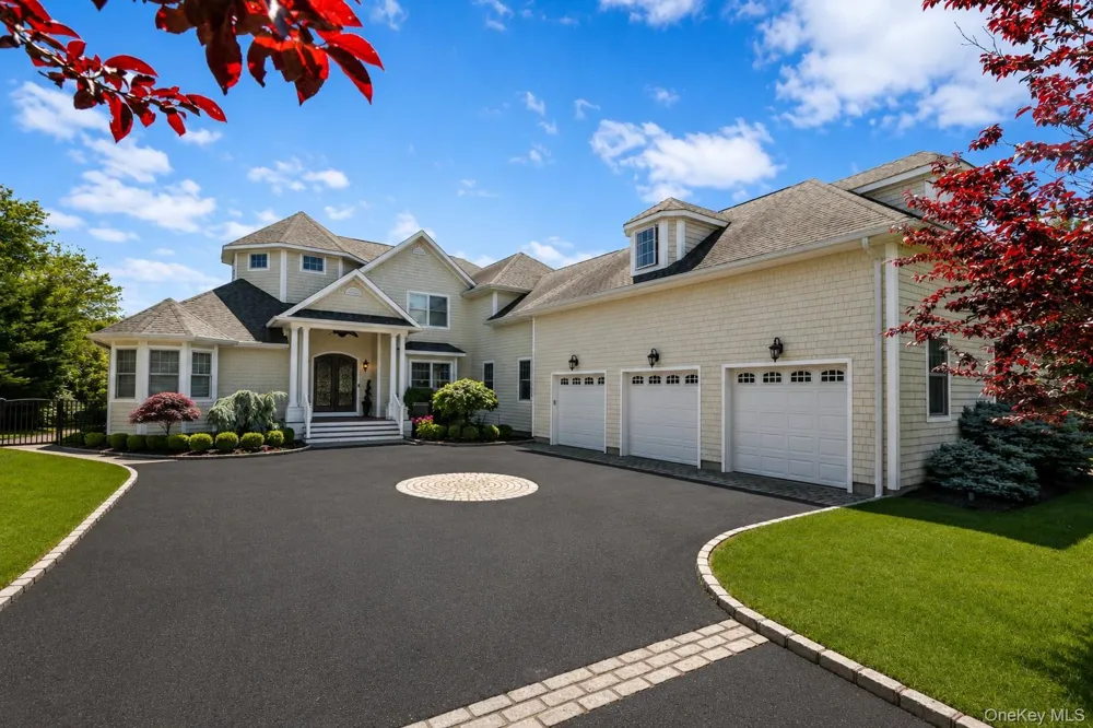 65 W Bayberry Road Islip, NY 11751