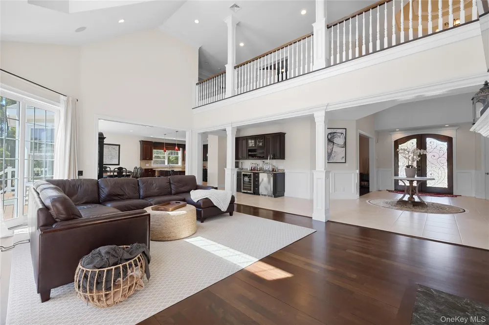 65 W Bayberry Road Islip, NY 11751