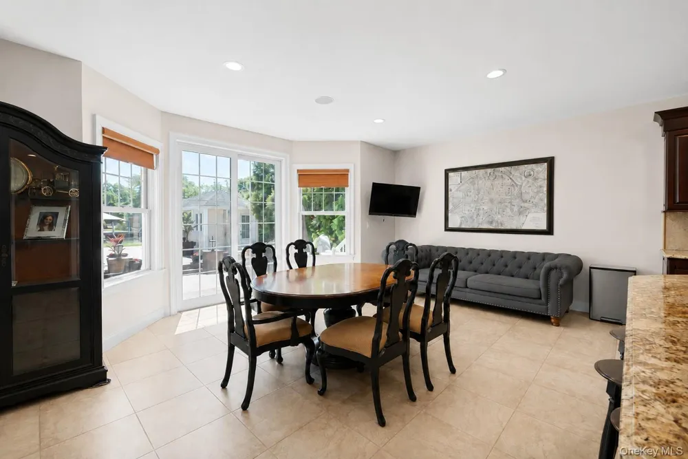 65 W Bayberry Road Islip, NY 11751