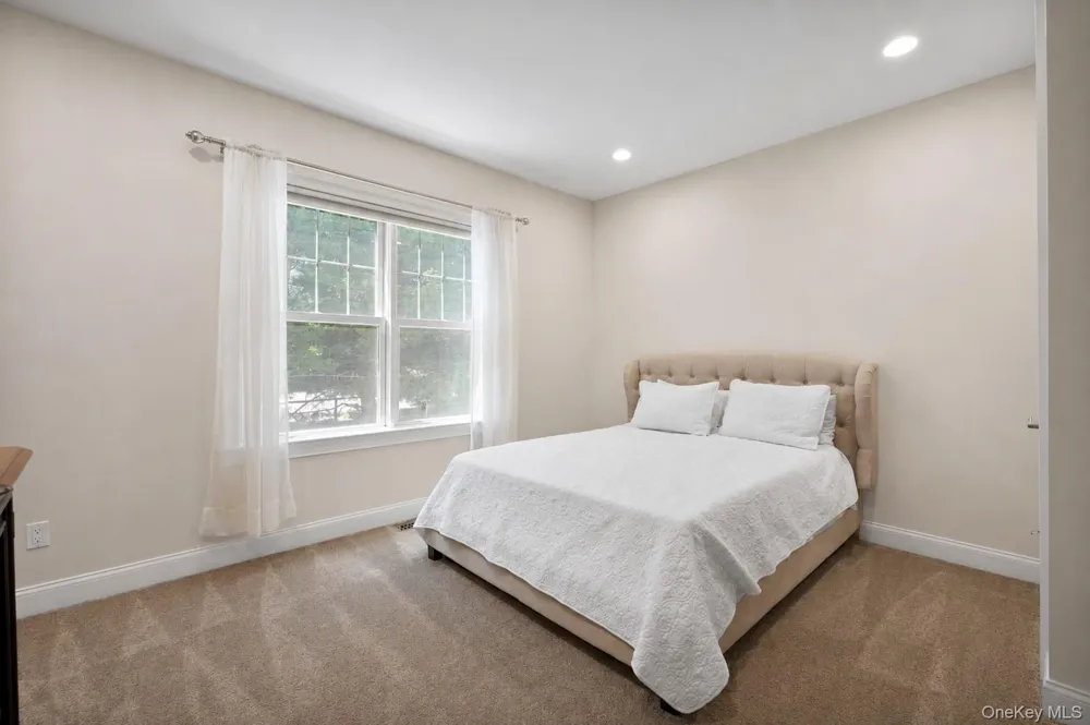 65 W Bayberry Road Islip, NY 11751