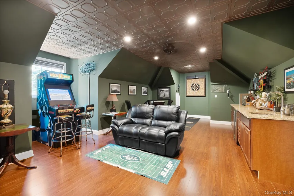 65 W Bayberry Road Islip, NY 11751