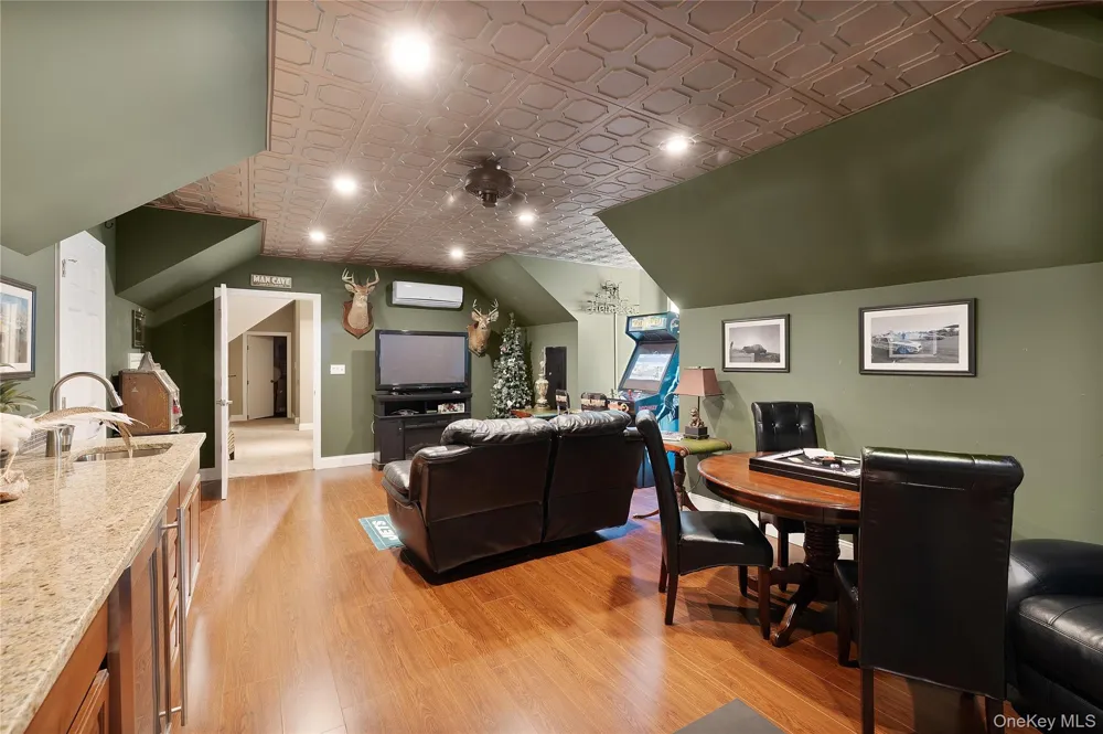 65 W Bayberry Road Islip, NY 11751