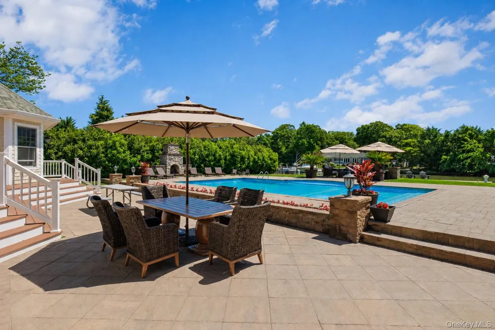 65 W Bayberry Road Islip, NY 11751