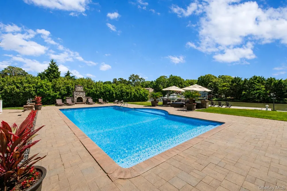 65 W Bayberry Road Islip, NY 11751