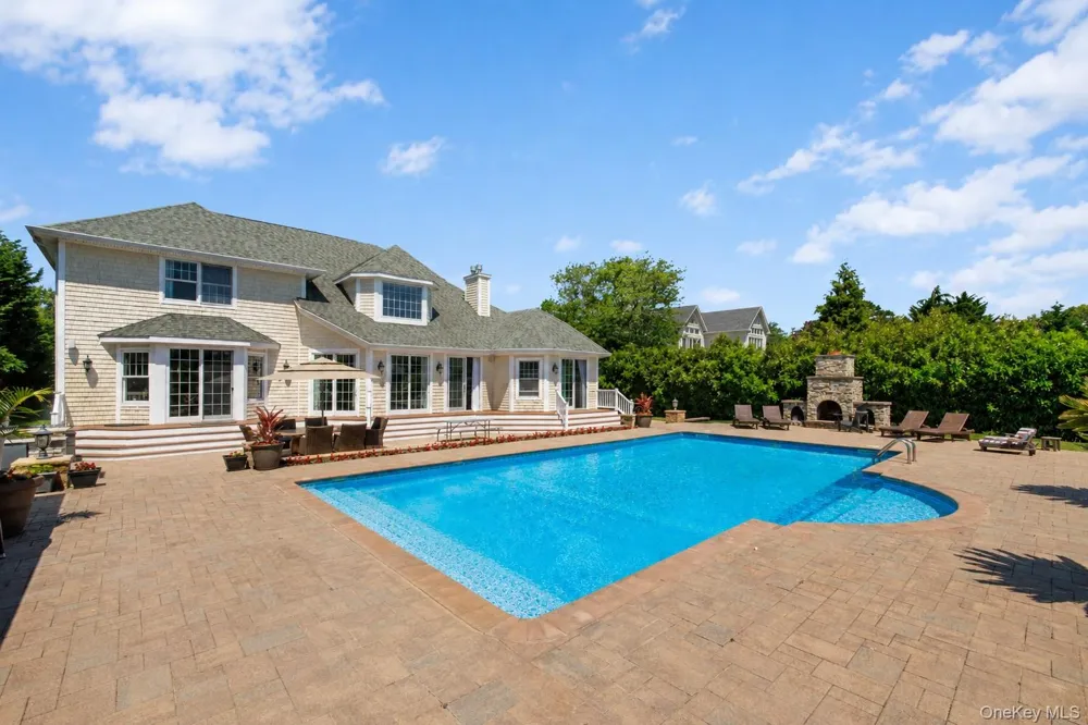 65 W Bayberry Road Islip, NY 11751