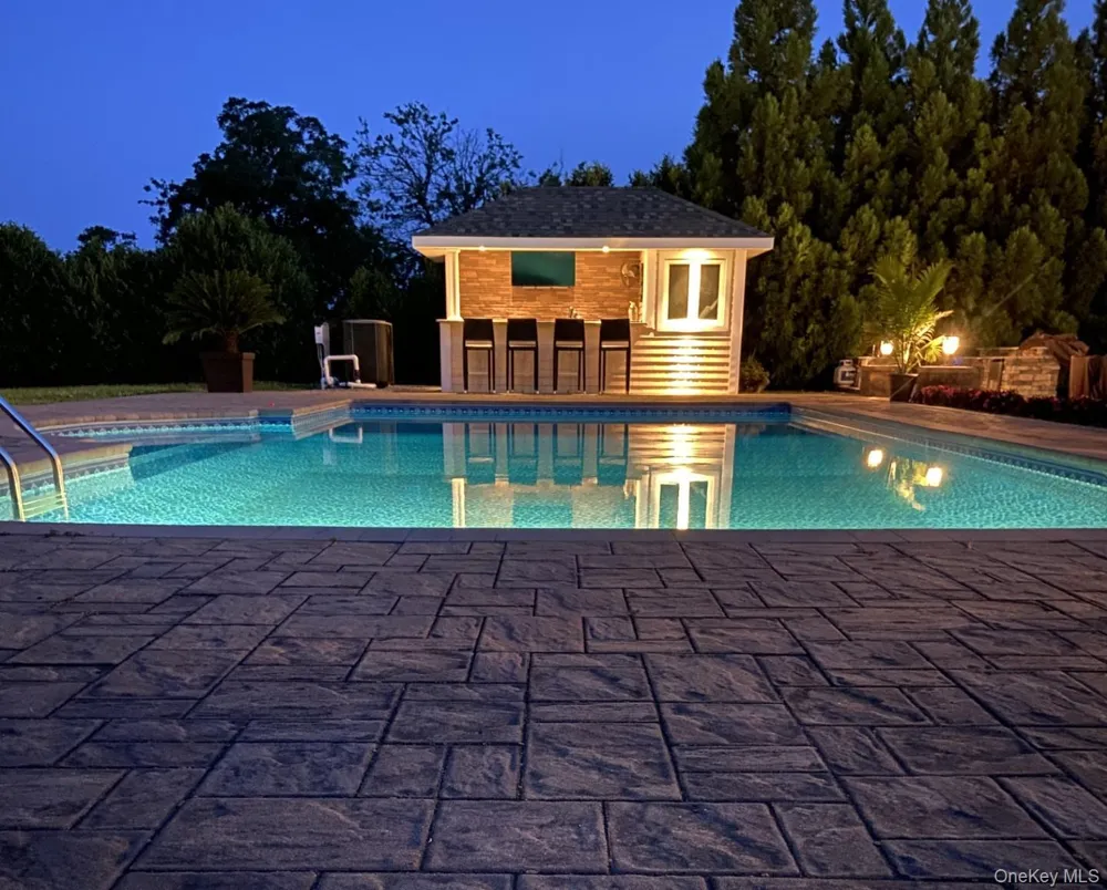 65 W Bayberry Road Islip, NY 11751
