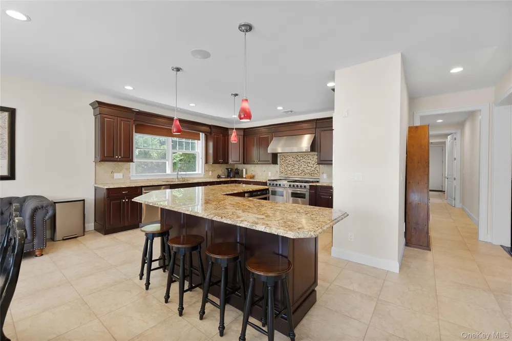 65 W Bayberry Road Islip, NY 11751
