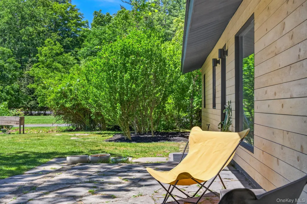 5 Lazy Brook Lane Woodstock, NY 12498