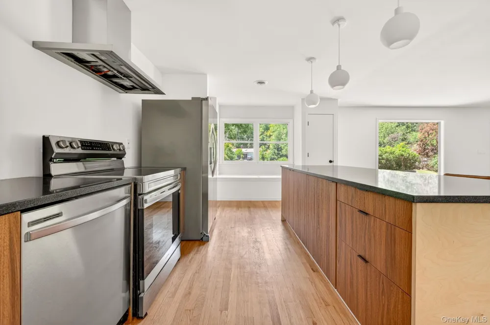 5 Lazy Brook Lane Woodstock, NY 12498