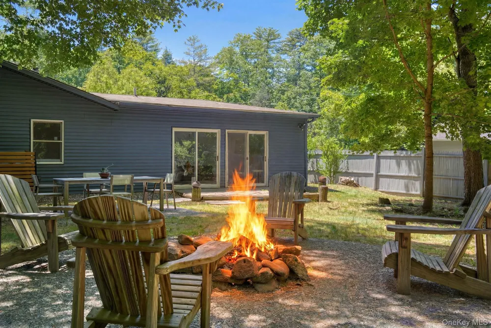 5 Lazy Brook Lane Woodstock, NY 12498