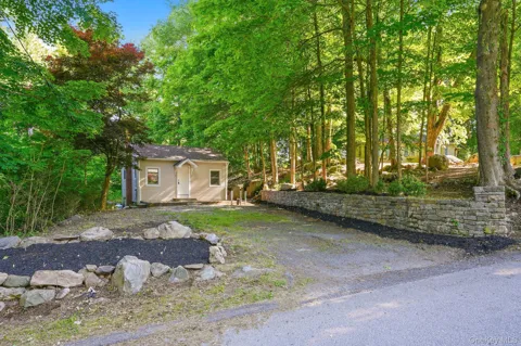 32 Lacona Drive