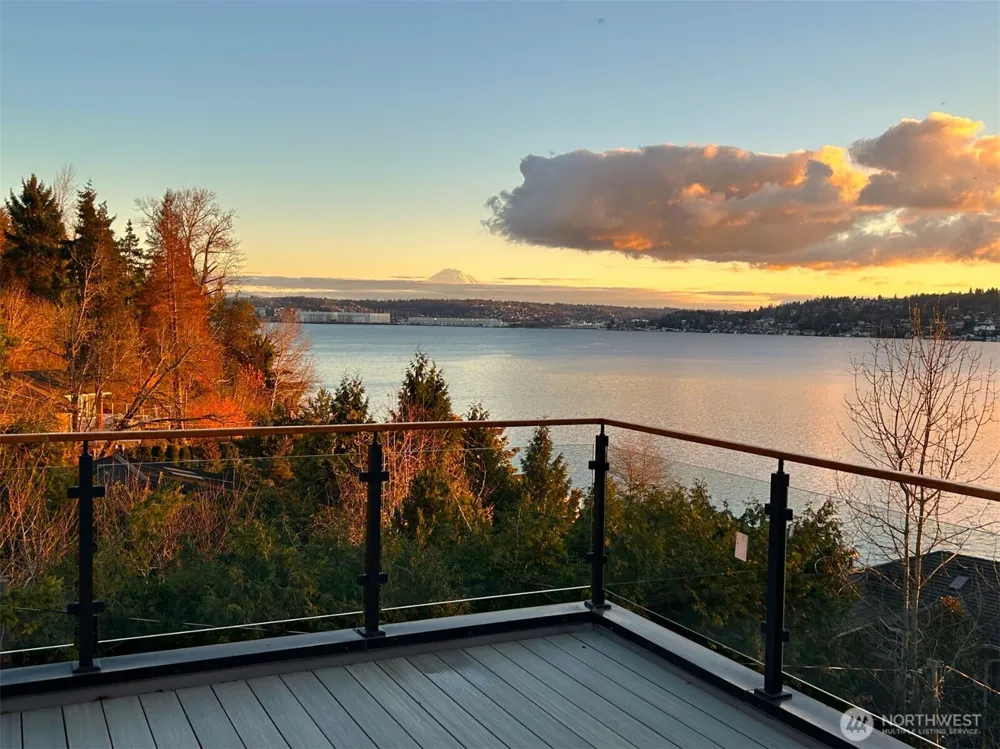 8243 W Mercer Way Mercer Island, WA 98040