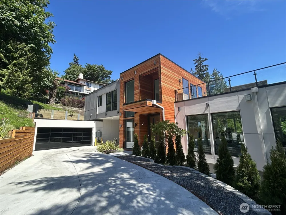 8243 W Mercer Way Mercer Island, WA 98040
