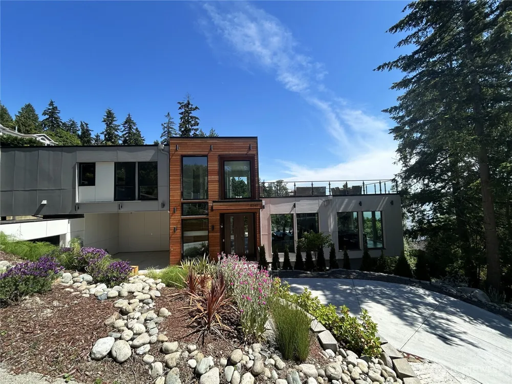8243 W Mercer Way Mercer Island, WA 98040