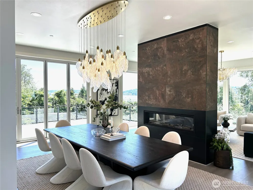 8243 W Mercer Way Mercer Island, WA 98040