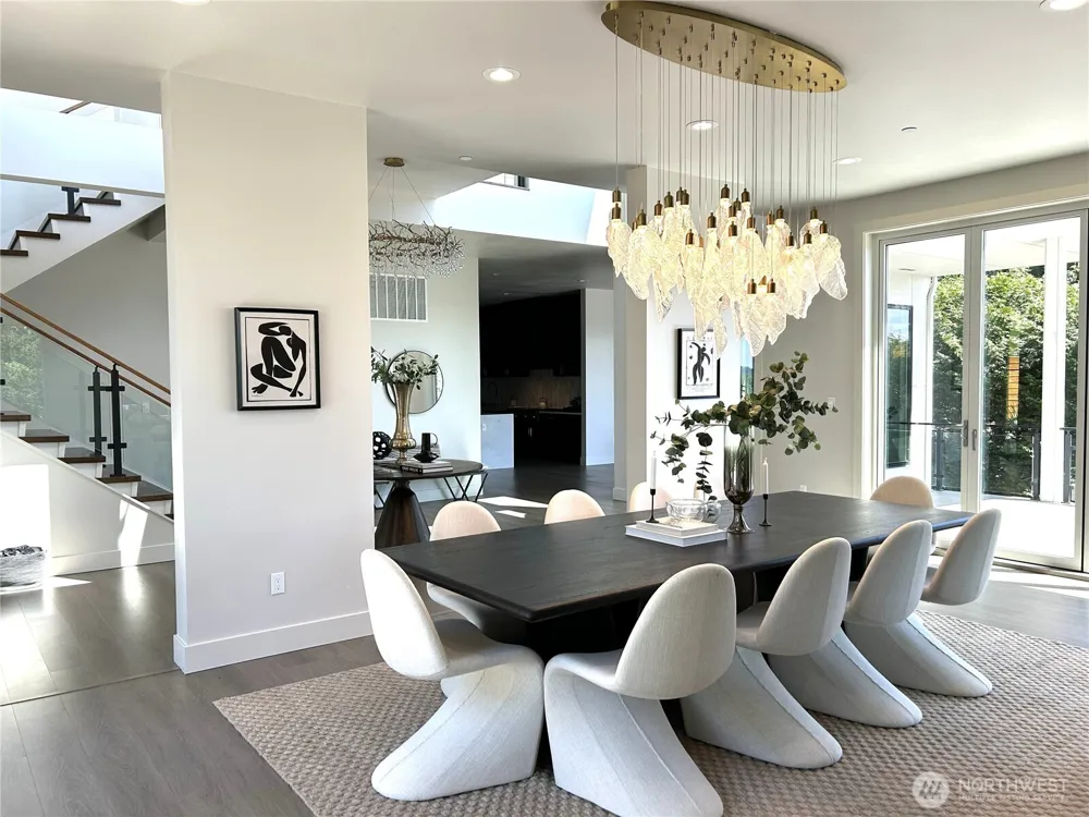 8243 W Mercer Way Mercer Island, WA 98040