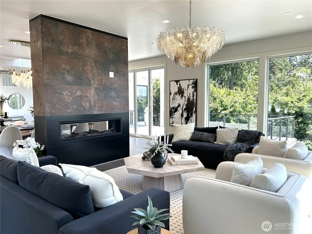 8243 W Mercer Way Mercer Island, WA 98040