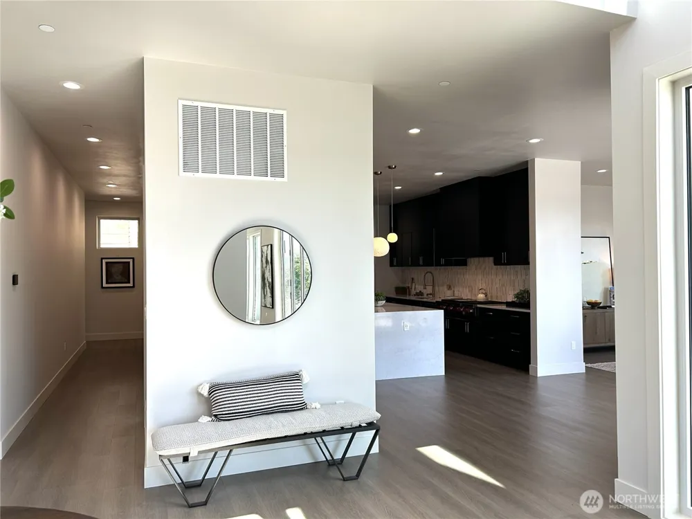 8243 W Mercer Way Mercer Island, WA 98040