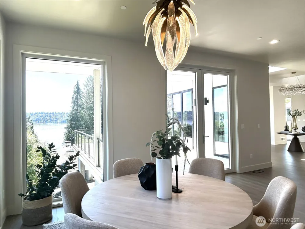 8243 W Mercer Way Mercer Island, WA 98040