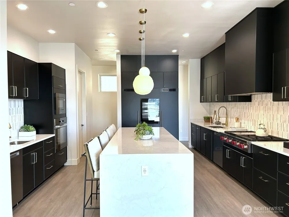 8243 W Mercer Way Mercer Island, WA 98040