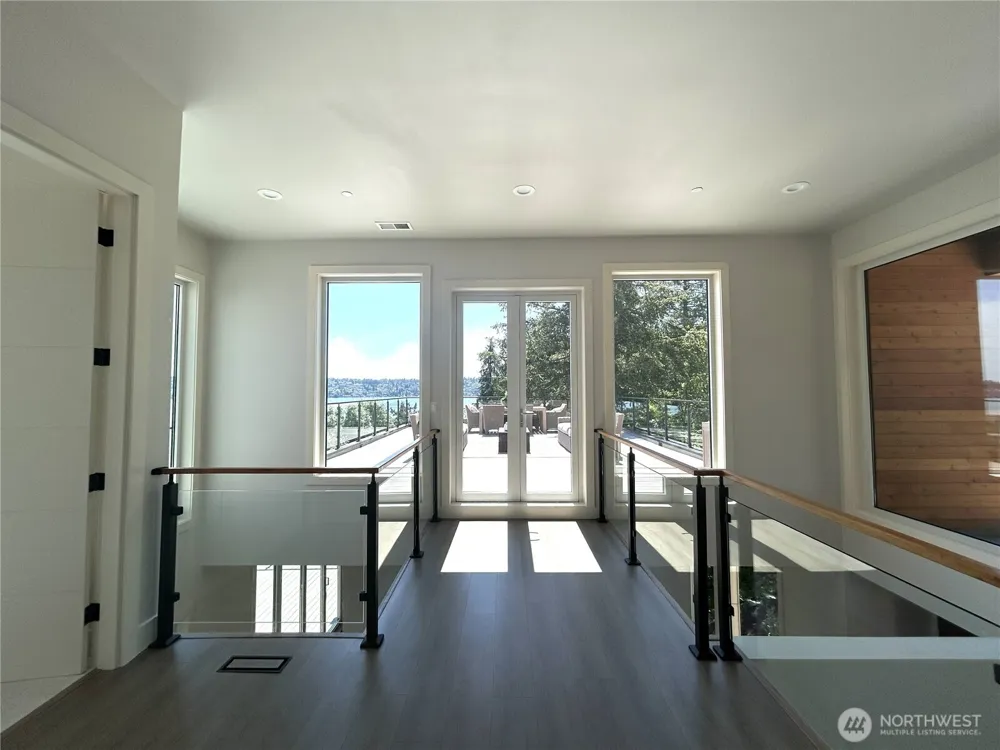 8243 W Mercer Way Mercer Island, WA 98040