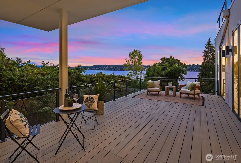8243 W Mercer Way Mercer Island, WA 98040