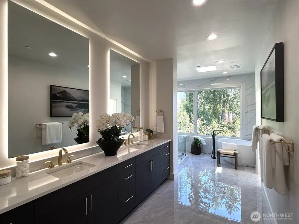 8243 W Mercer Way Mercer Island, WA 98040