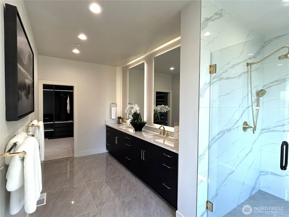 8243 W Mercer Way Mercer Island, WA 98040