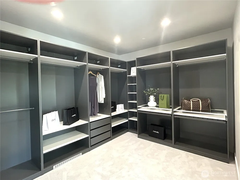 8243 W Mercer Way Mercer Island, WA 98040