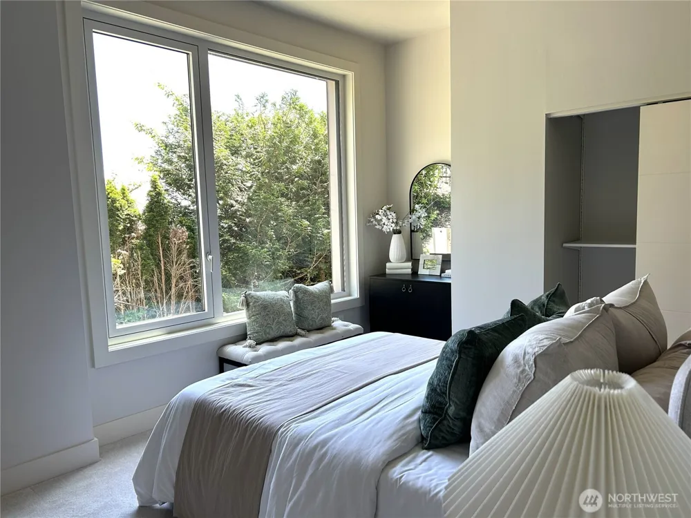 8243 W Mercer Way Mercer Island, WA 98040