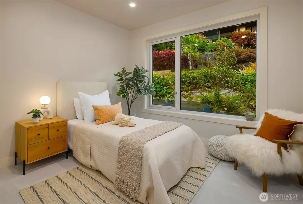 8243 W Mercer Way Mercer Island, WA 98040
