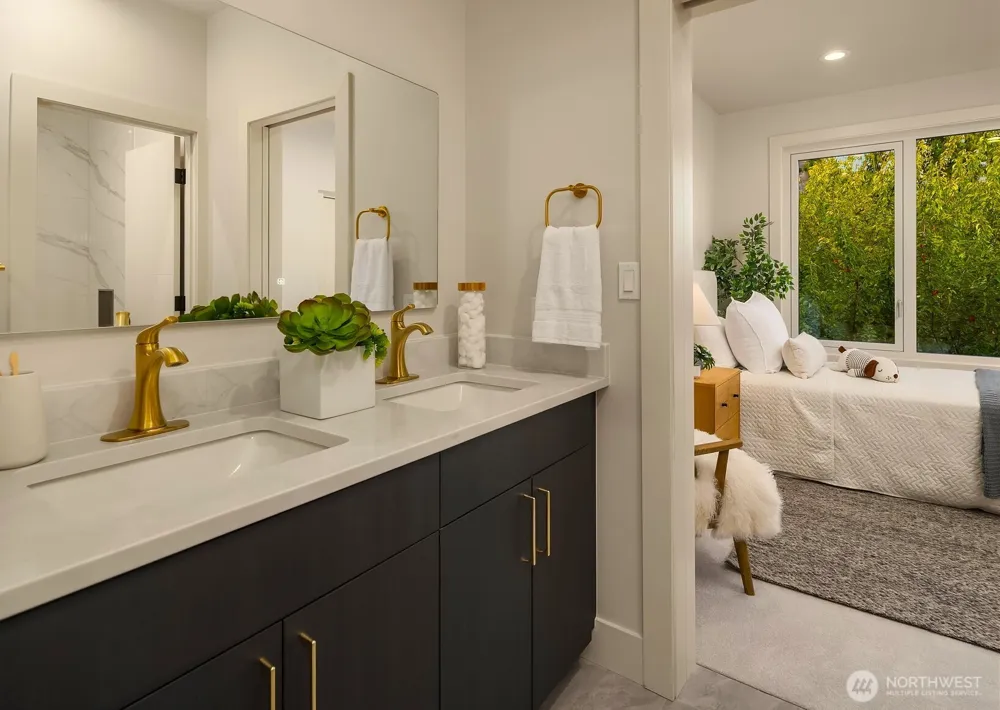 8243 W Mercer Way Mercer Island, WA 98040