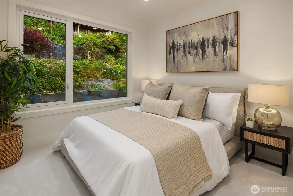 8243 W Mercer Way Mercer Island, WA 98040