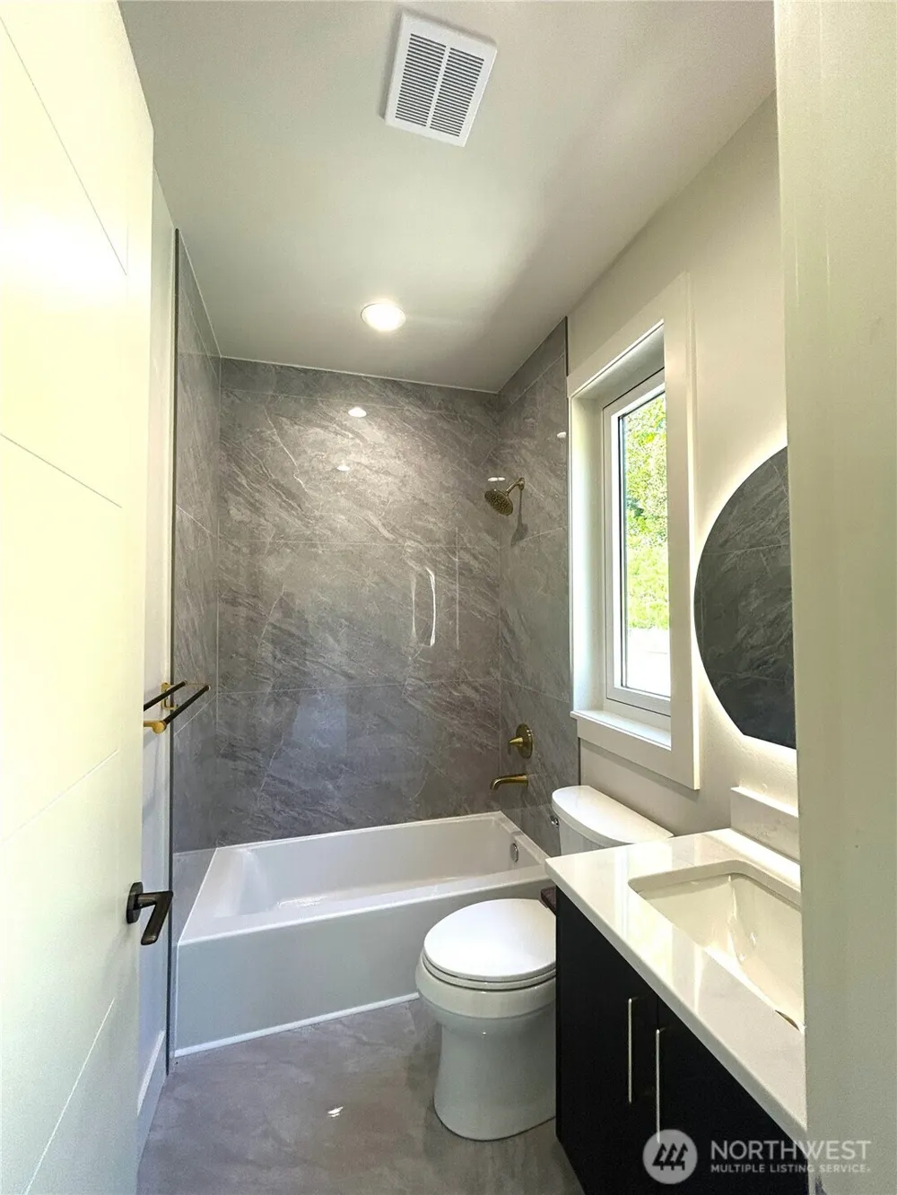 8243 W Mercer Way Mercer Island, WA 98040
