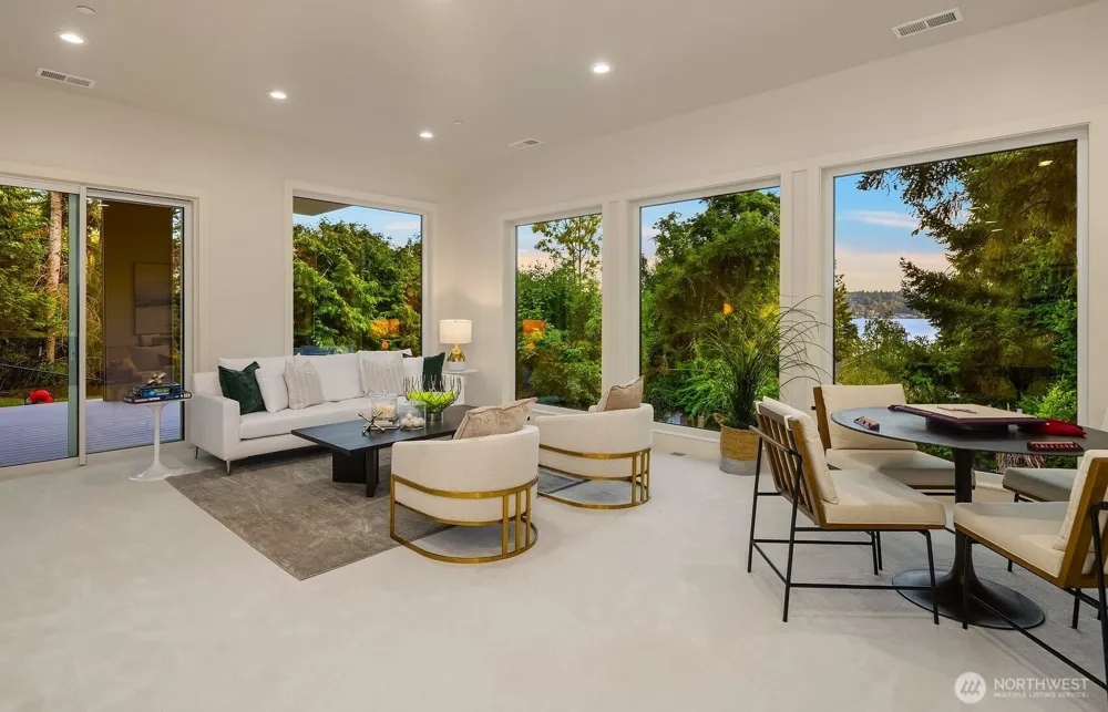 8243 W Mercer Way Mercer Island, WA 98040