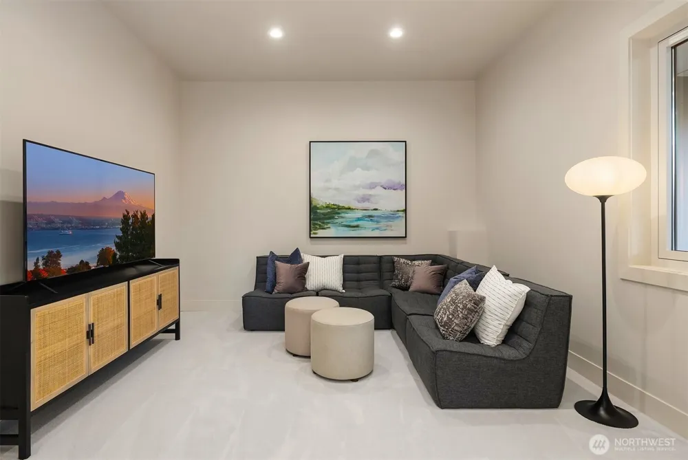 8243 W Mercer Way Mercer Island, WA 98040