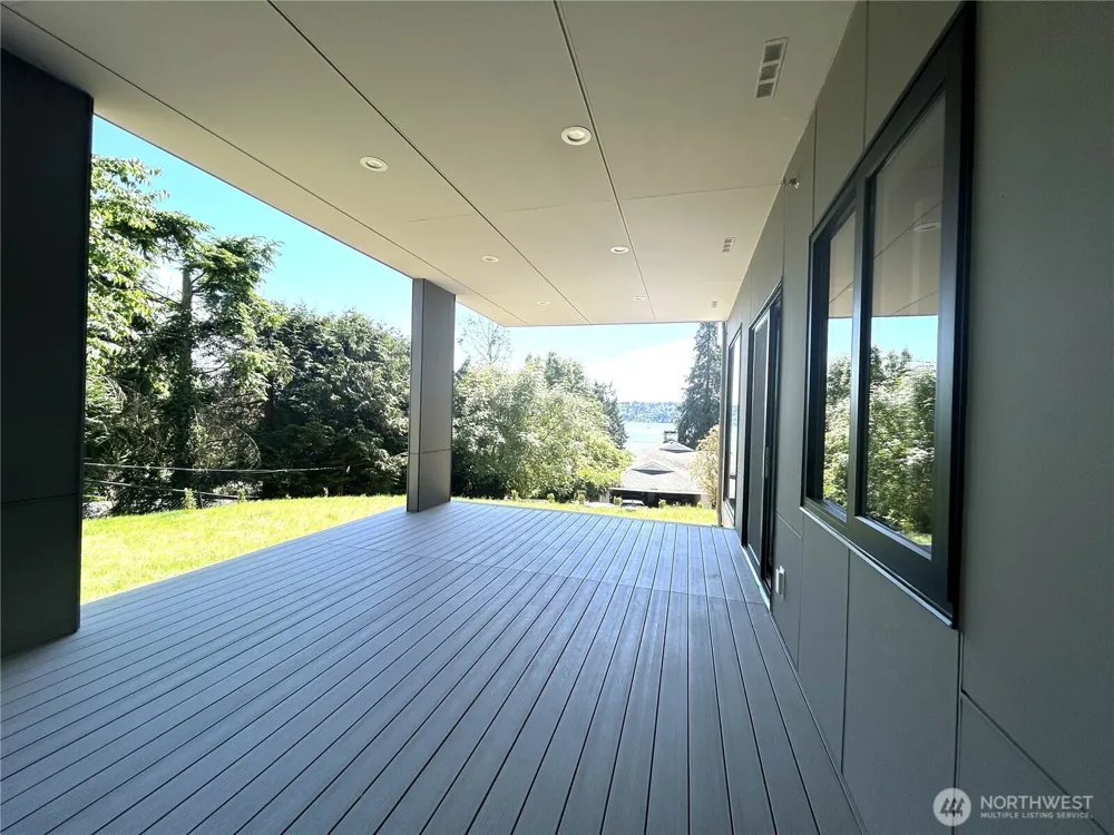 8243 W Mercer Way Mercer Island, WA 98040