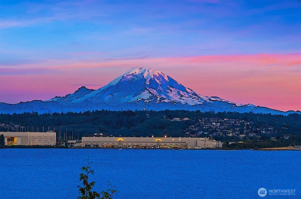 8243 W Mercer Way Mercer Island, WA 98040