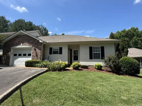 408 Village Cir